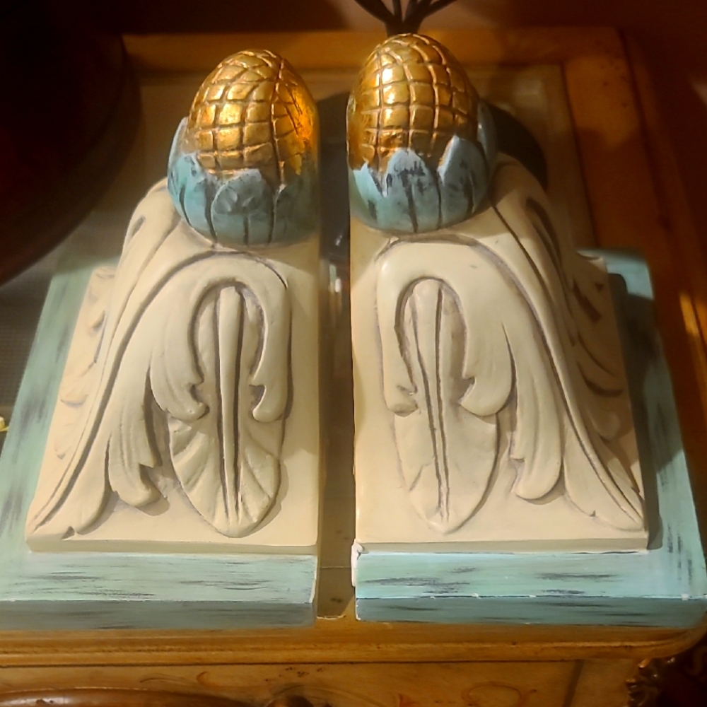 Scones Decorative Cream and Gold
